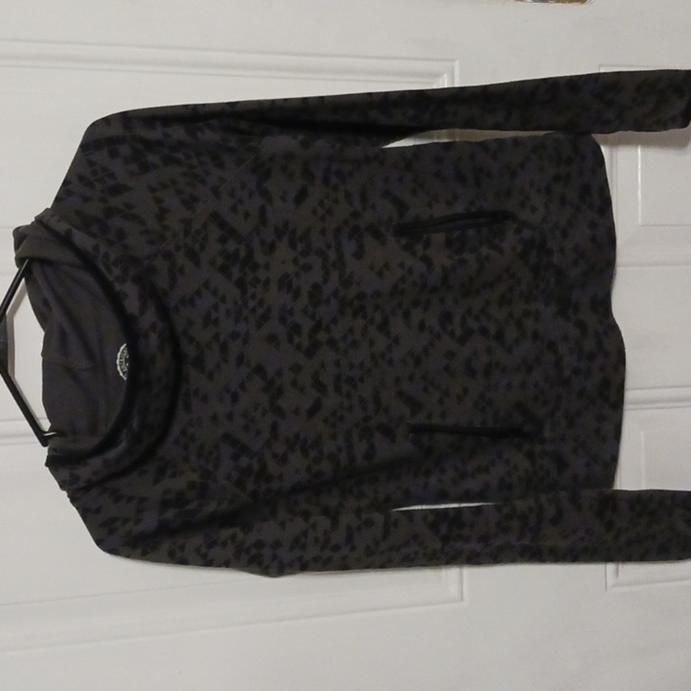 Black and Gray Triangle Pattern Sweater